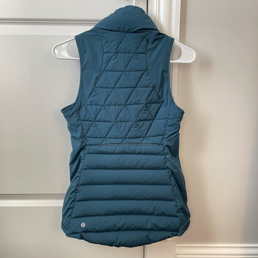 Lululemon Fluffed Up Down Vest Alberta Lake Teal - Picture 2 of 10